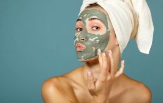 How to apply a clay face mask